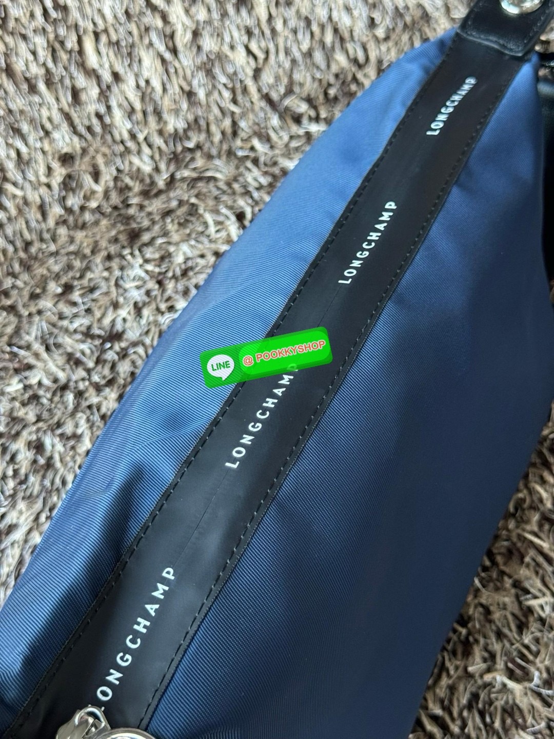 Longchamp LE PLIAGE ENERGY M YOGA BAG คอลเลกชั่นสุดเก๋ของ Longchamp ที่ซึ่งเป็นอีกหนึ่งแฟชั่นมาบรรจบกับกีฬา ออกแบบด้วยรูปแบบการเคลื่อนไหว ประสิทธิภาพ และความทนทานที่หลากหลาย ผลิตด้วยผ้าโพลีเอไมด์รีไซเคิลที่ผ่านการรับรอง ECONYL หัวซิปกันน้ำ มีให้เลือกหลายส