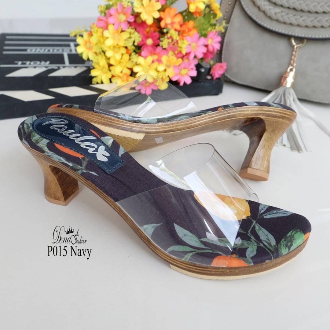 P015 เกี๊ยะไม้หน้าใส ออกแบบส้นใหม่ สวยน่ารัก จริงๆนะคะ ดูทรงสูงด้วยเทคนิคส้น แต่ความสูงแค่ 2.2 นิ้ว เท่านั้น งานส้นไม้แท้ พื้นล่างติดยางกันลื่น ทรงสวมหน้าใส สวยทน ส้นแข็งแรงมาก ยึดด้วยนอตเกลียวปล่อยเลยนะคะ ไม่มีคำว่าส้นจะหลุดได้เลย 200 โล พี่ไม่หวั่น^^ วั