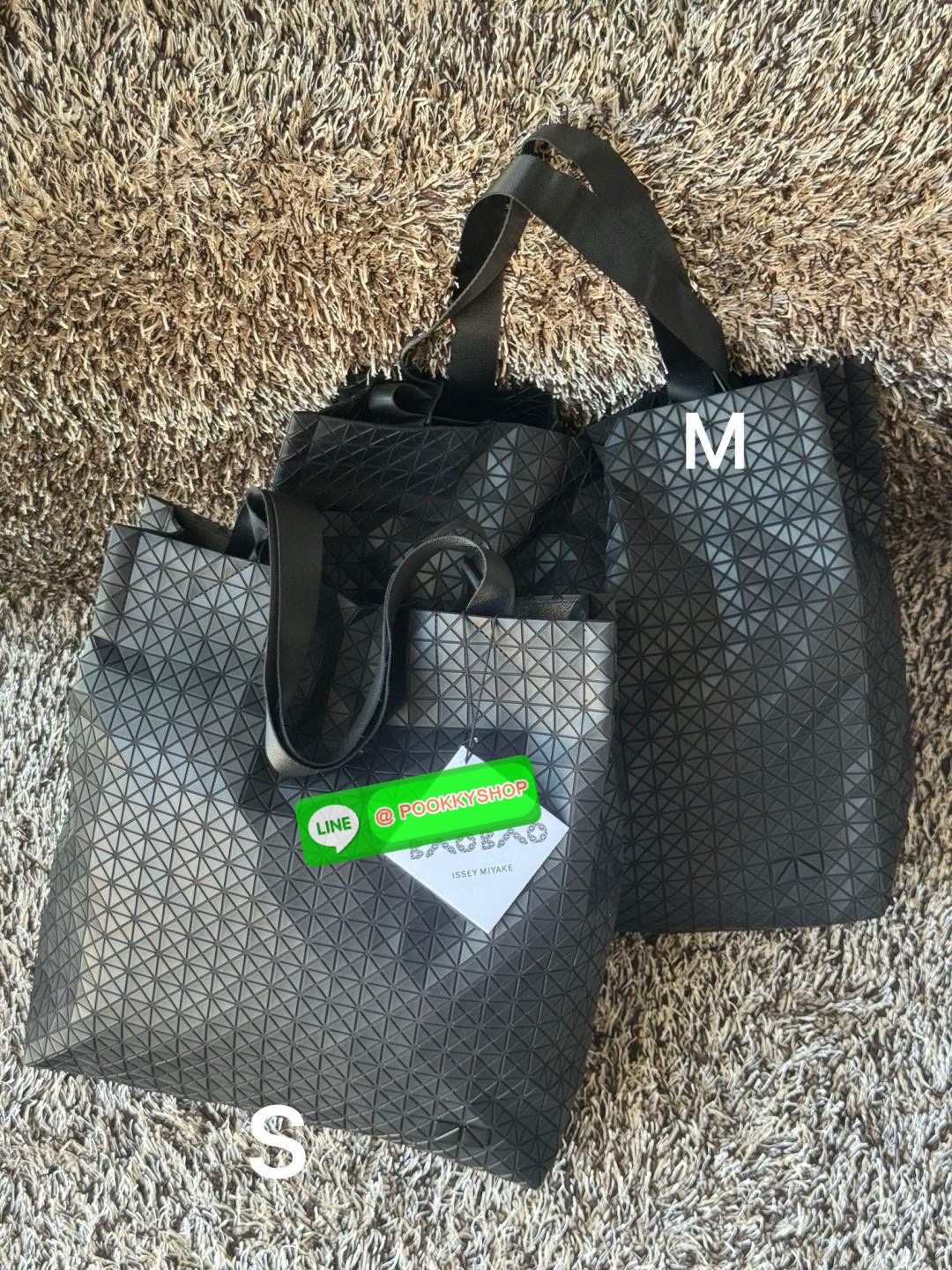 Baobao Issey Miyake Cart S geometric tote bag รูปทรงที่สร้างขึ้นโดยบังเอิญ' เสื้อผ้าที่มีโครงสร้างและได้รับการออกแบบทางวิศวกรรมอันเป็นเอกลักษณ์ของแบรนด์ ส่งต่อไปยังเครื่องประดับที่น่าประทับใจและไร้กาลเวลาเหล่านี้ กระเป๋าโท้ต Cart ประดิษฐ์ขึ้นจากการตั