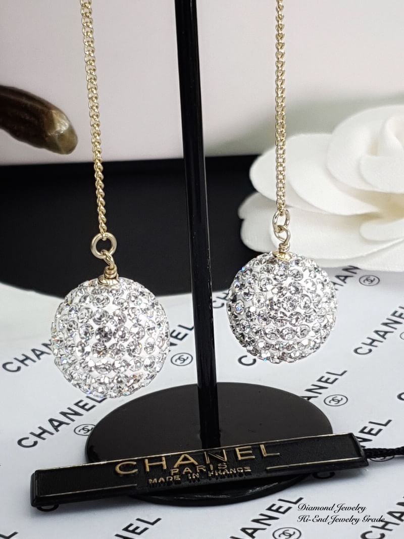 Super Hi-End Quality !!!! ((งาน 1:1 เหมือนในช็อปมากที่สุดในท้องตลาด)) Chanel Earring ต่างหูโซ่ตุ้มเพชร ชาแนลงาน 1:1 เหมือนของแท้เป๊ะๆค่ะ รับรองงานสวยมากกกกก ดูหรู ดูผู้ดีสุดๆ งานดี คุณภาพดีมากๆมากๆคะรับประกันความพอใจเลยค่ะ ตัวเรือนสีทองเฉดอ่อนไฮโซมากค่ะ ค