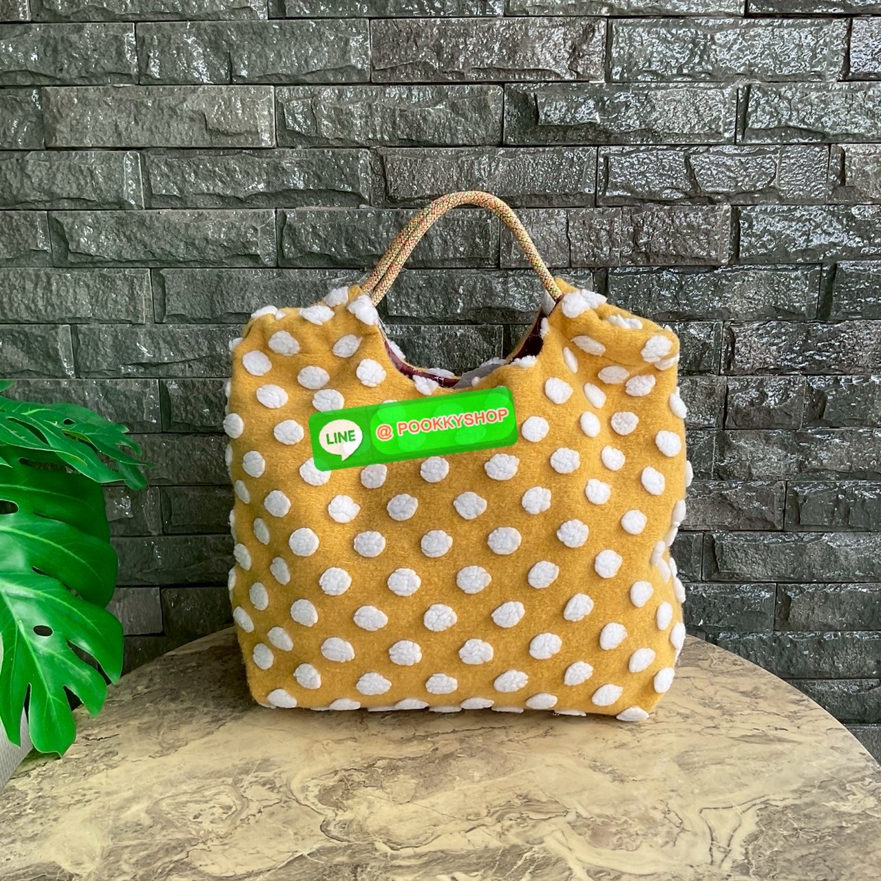 Japanese Kusuguru Woolen Polka Dot Cat Brooch Handbag Hand Bag Can Be Worn on One Shoulder Shopping Bag Work Clothing กระเป๋าถือลายจุดแมว Kusuguru ขนสัตว์ญี่ปุ่น ผิวสัมผัสจับนุ่มมือ 💕 แถมฟรีเข็มกลัดรูปแมว