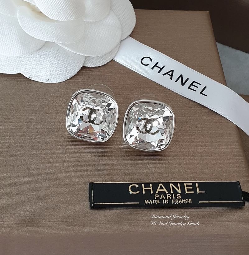 Super Hi-End Quality !!!! ((งาน 1:1 เหมือนในช็อปมากที่สุดในท้องตลาด)) Chanel Earring ต่างหูชาแนลงาน 1:1 เหมือนของแท้เป๊ะๆค่ะ รับรองงานสวยมากกกกก ดูหรู ดูผู้ดีสุดๆ งานดี ตัวเรือนคุณภาพดีมากๆมากๆคะรับประกันความพอใจเลยค่ะ ตัวเรือนสีเงิน ไฮโซมากค่ะ คอนเฟิม !!