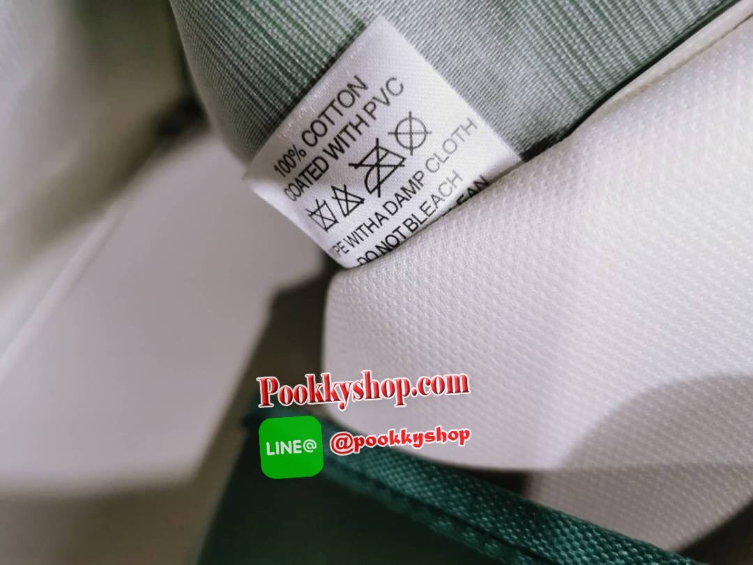 Restock พร้อมส่งแล้วค่ะ! Harrods London Top-handle Shopping Bag Large กระเป๋า Shopping Bag (Size L) แบรนด์ดังจากอังกฤษไอเท็มยอดนิยม PVC+Polyester 100% ของแท้ใบใหญ่ เนื้อหนาอยู่ทรง กันน้ำ แข็งแรง น้ำหนักเบา เปิดปิดด้วยซิปสะดวกใช้หัวซิปปั้มโลโก้แบรนด์อะไหล่