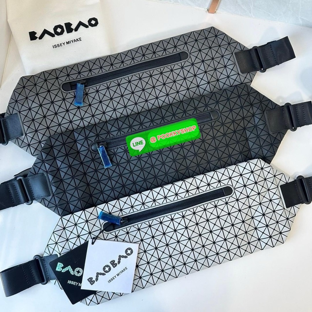 BaoBao Issey Miyake baton belt bag 🔖กระเป๋าคาดเอว/คาดอก เอกลักษณ์โดดเด่นตลอดทั้งใบ สุดเทห์ น้ำหนักเบาพกพาสะดวก 🔖วัสดุ: โพลียูรีเทนผสมหนัง 🔖เปิด-ปิดแบบซิปบน และมีช่องซิปด้านหน้า ภายในมีช่องแยกสัดส่วน 2 ช่อง ซับในผ้าไนลอน 🔖สา