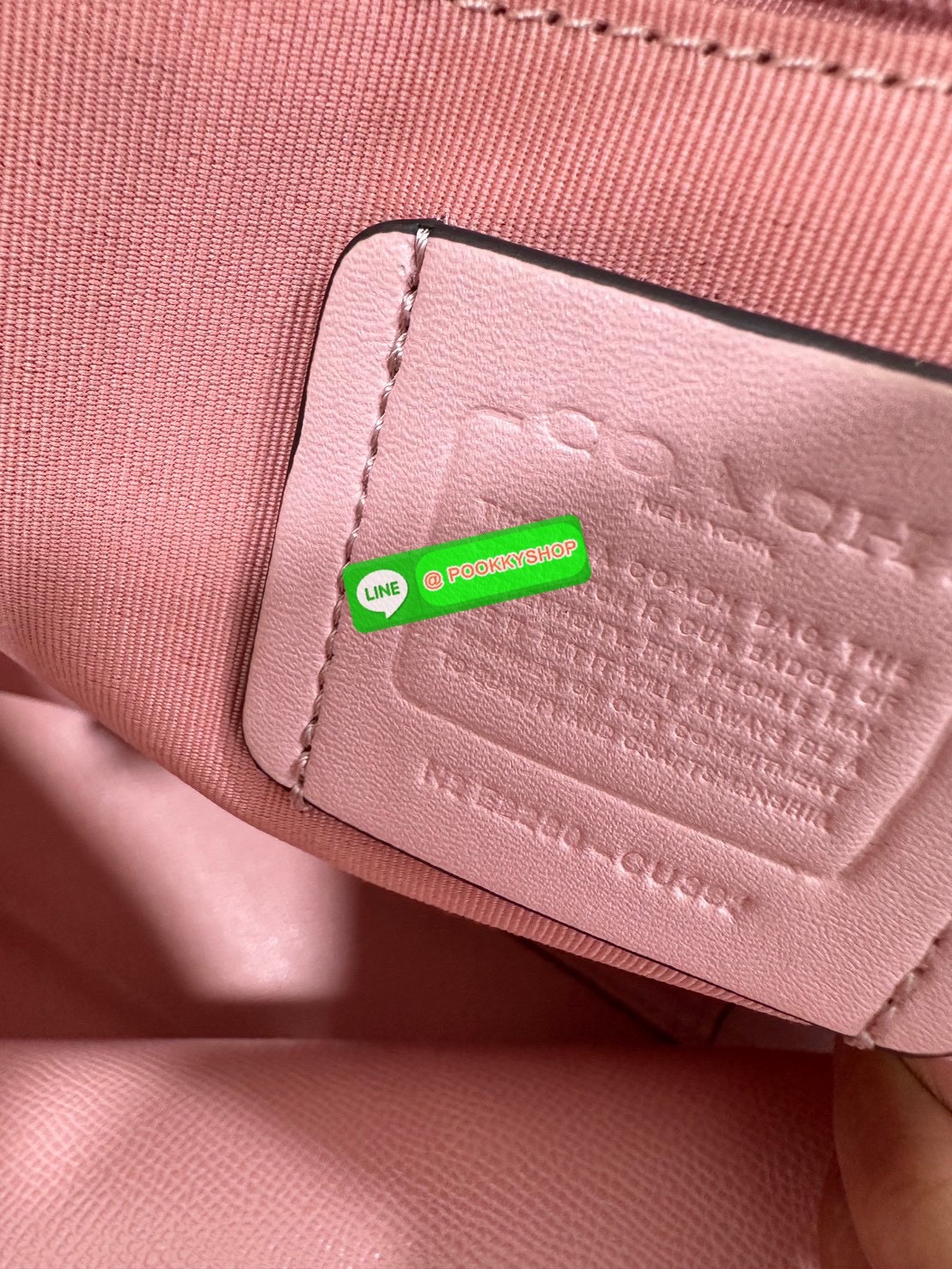 Coach CU392 – City Tote in Signature Canvas with Nature Print (Pink Trim) ใบนี้เหมือนหลุดมาจากโลกนิทาน! ลายเห็ด ดอกไม้ ว่าว โทนชมพูหวานสวยมาก ใบนี้เหมือนพกโลกแฟนตาซีไปด้วยทุกที่! Coach CU392 – City Tote ลายธรรมชาติสุดคิ้วท์ ลายเห็ด ดอกไม้ ว่าวน้อย สีพาสเท