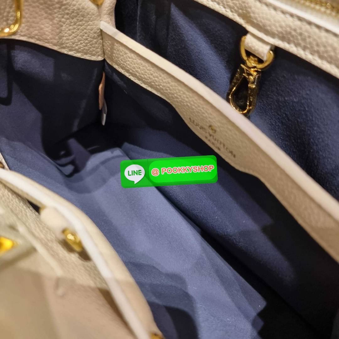 NEW IN!! LV capucines top handle วีไอพีพรีเมี่ยมกิ๊ฟจากเคาน์เตอร์ ที่สุดของความสวยในราคาเบาๆ กระเป๋าถือสุดหรู ดีไซน์ทรงคลาสสิค พร้อมลวดลายหรูหรา มาพร้อมหูจับในตัว ด้วยรูปทรงวินเทจและวัสดุหนังลูกวัว สัมผัสดี ขับผิว ทำให้ไอเท็มนี้สะกดทุกสายตาจริงๆ และยังมีล
