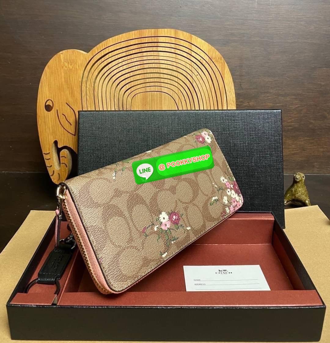 พร้อมส่ง 📌อุปกรณ์มาพร้อมกล่อง/แคร์การ์ด/ถุงกระดาษ/พวงกุญแจ COACH ACCORDION ZIP WALLET IN SIGNATURE CANVAS กระเป๋าสตางค์ใบยาว ซิปรอบ ใช้งานง่าย ด้วยฟังค์ชั้น ด้านใน ใส่บัตรได้จุใจ มีช่องซิปใส่เหรียญตรงกลาง โดนใจหลายๆคนไปเรียบร้อยและคลาสสิค เรียบหรู