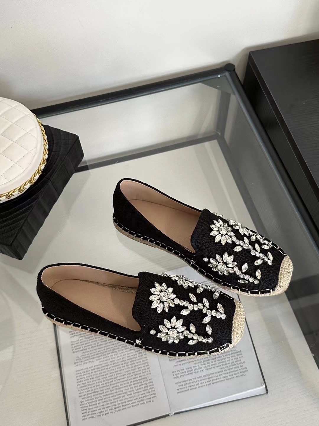 🛒𝙉𝙀𝙒 𝘼𝙍𝙍𝙄𝙑𝘼𝙇.. Shoe slip on รองเท้าslipon งาน(เพชร)เพชร เวอร์วัง รุ่นนี้ใส่สบาย ใส่แมตช์กับชุดง่าย สาวๆควรมีค่า