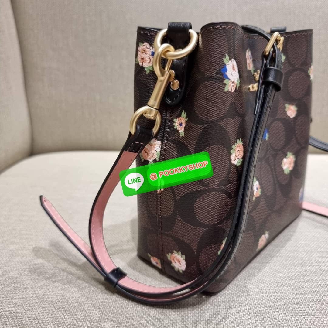 COACH 7267 MINI TOWN BUCKET BAG WITH BUFFALO PLAID PRINT คอลเลคชั่นใหม่ล่าสุด!! น้องสาวคนสวยมาแล้วจ้า สีแดงโดดเด่นต้อนรับเทศกาลคริสต์มาส 🎅🎄 กระเป๋าบัคเก็ต ไซส์มินิ ใบจริงน่ารักม้าก!! น่าใช้แบบที่สุด วัสดุหนังแคนวาสเคลือบลาย สวยคม เปิด-ปิดด