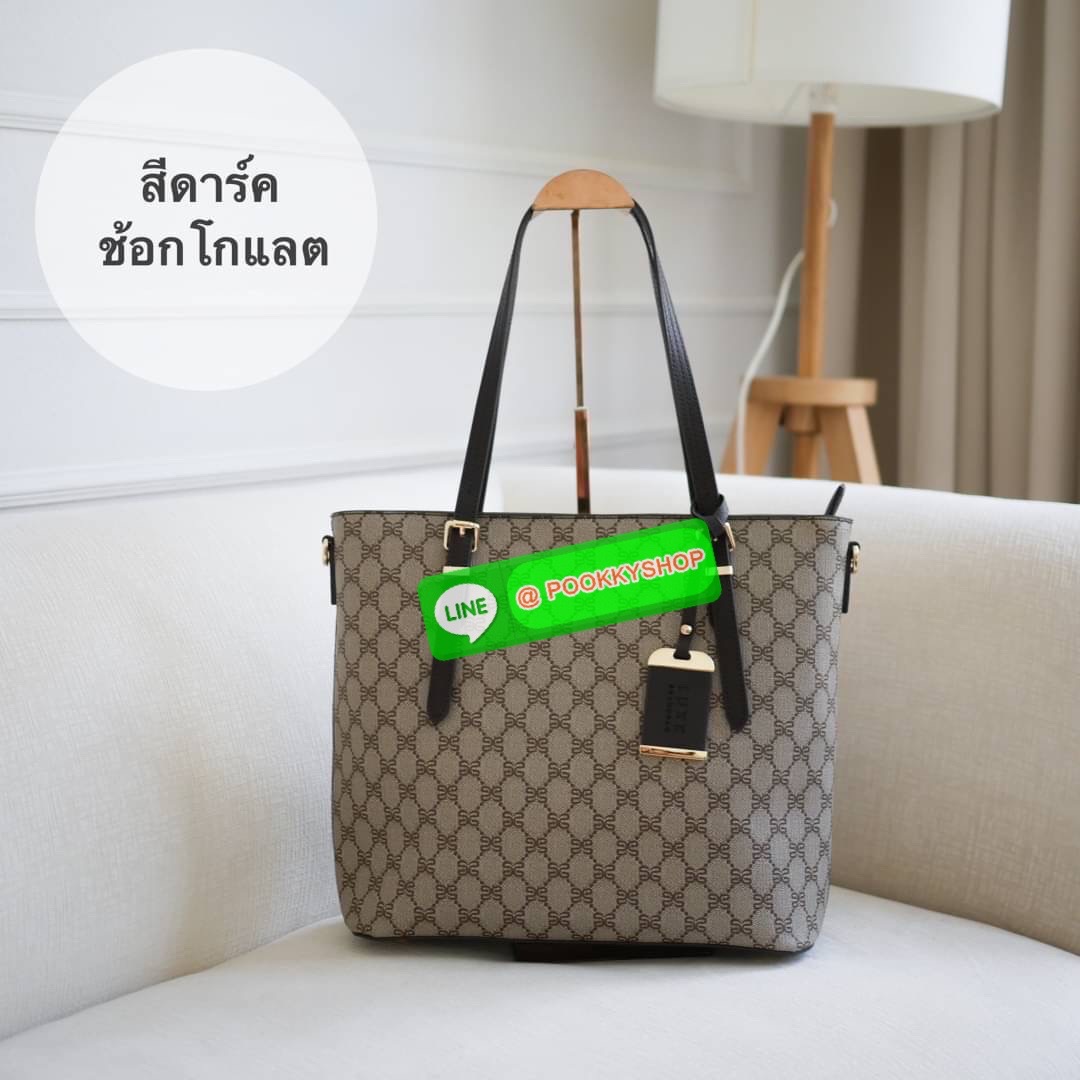 LUXE กระเป๋าใบใหญ่มาแล้วค่าาา ฐานกว้าง 12 นิ้ว ✔️ใบนี้ ใส่เอสี่ ได้นะคะ✔️ ชอบกระเป๋าสะพายขึ้นไหล่ 📌แนะนำใบนี้เลยค่ะ📌 ขนาดที่เพอร์เฟค 🌟🌟เหมาะกับสรีระของทุกๆคน 🌟🌟