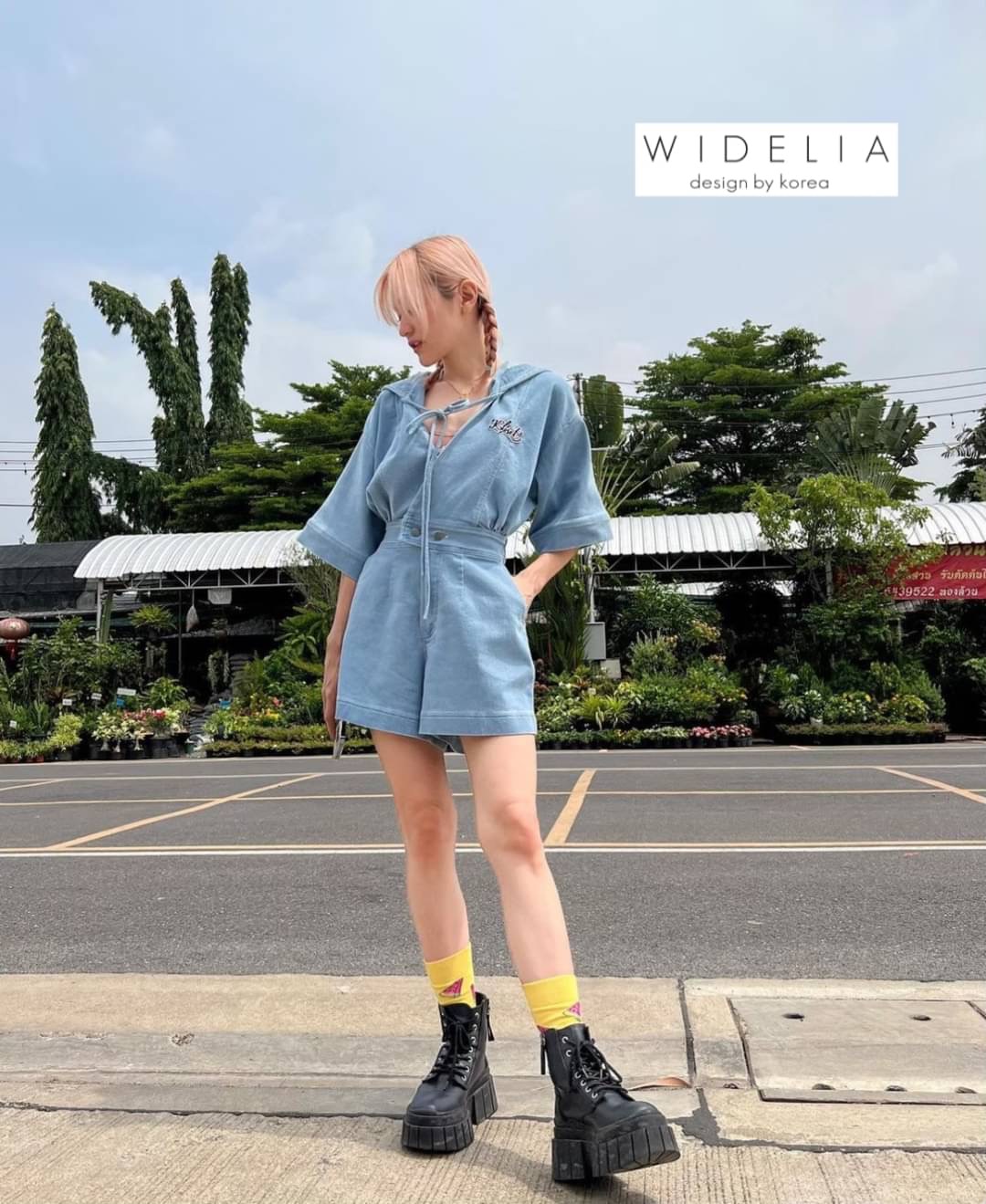 Jumpsuit>>งานดีขนาดนี้ไม่จัดไม่ได้แย้วววว ความสวยเราจัด เต็ม 💯 จั๊มยีนขาสั้นคอวีแต่งฮูดสวยแขนสั้นน่ารักสุดอ่ะ ตัวจั๊มติดกระดุมช่วงเอวเข้ารูปกระเป๋าสองข้าง หลังสม๊อคยีอได้จ้า คัตติ้งเป๊ะ บอกเลยมันสุดยอดจริงๆ ใส่เที่ยวถ่ายรูป รับรองน่ารักใช่ย่