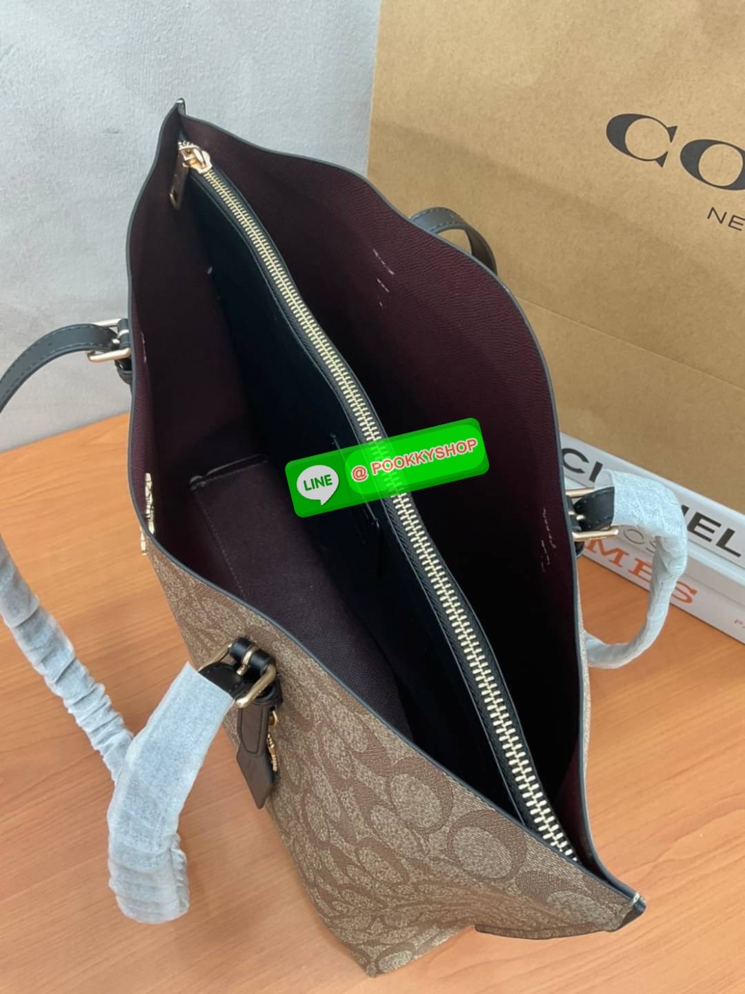 🚚 พร้อมส่ง 🚚 Restock!! รุ่นขายดีที่สุด มากี่รอบก็ขายดีหมดไวทุกรอบ💕 COACH F1665 MOLLIE TOTE IN SIGNATURE CANVAS กระเป๋าสะพายไหล่ Coach ทรง Shopping รุ่นใหม่ คุณภาพดี หนัง pvc หนังนิ่ม ทรงสวย คลาสสิก รุ่นฮิตตลอดกาล ไม่ตกเทรน ภายในแยก