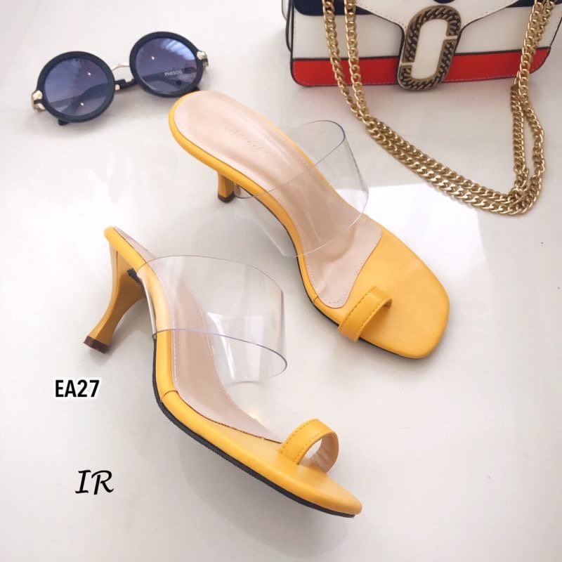 แบบขายดี!!! พร้อมส่ง ใสๆมาใหม่สุดเก๋ค่า ส้นสูงสวมโป้งหนังนิ่ม แต่งสายคาดพลาสติกใส ส้นสูง 3 นิ้ว แพทเทิร์นสวยมากใส่สวย ขาเรียวและดูขาวผ่อง ใส่สวยก่อนใคร ที่นี่ที่เดียวค้า