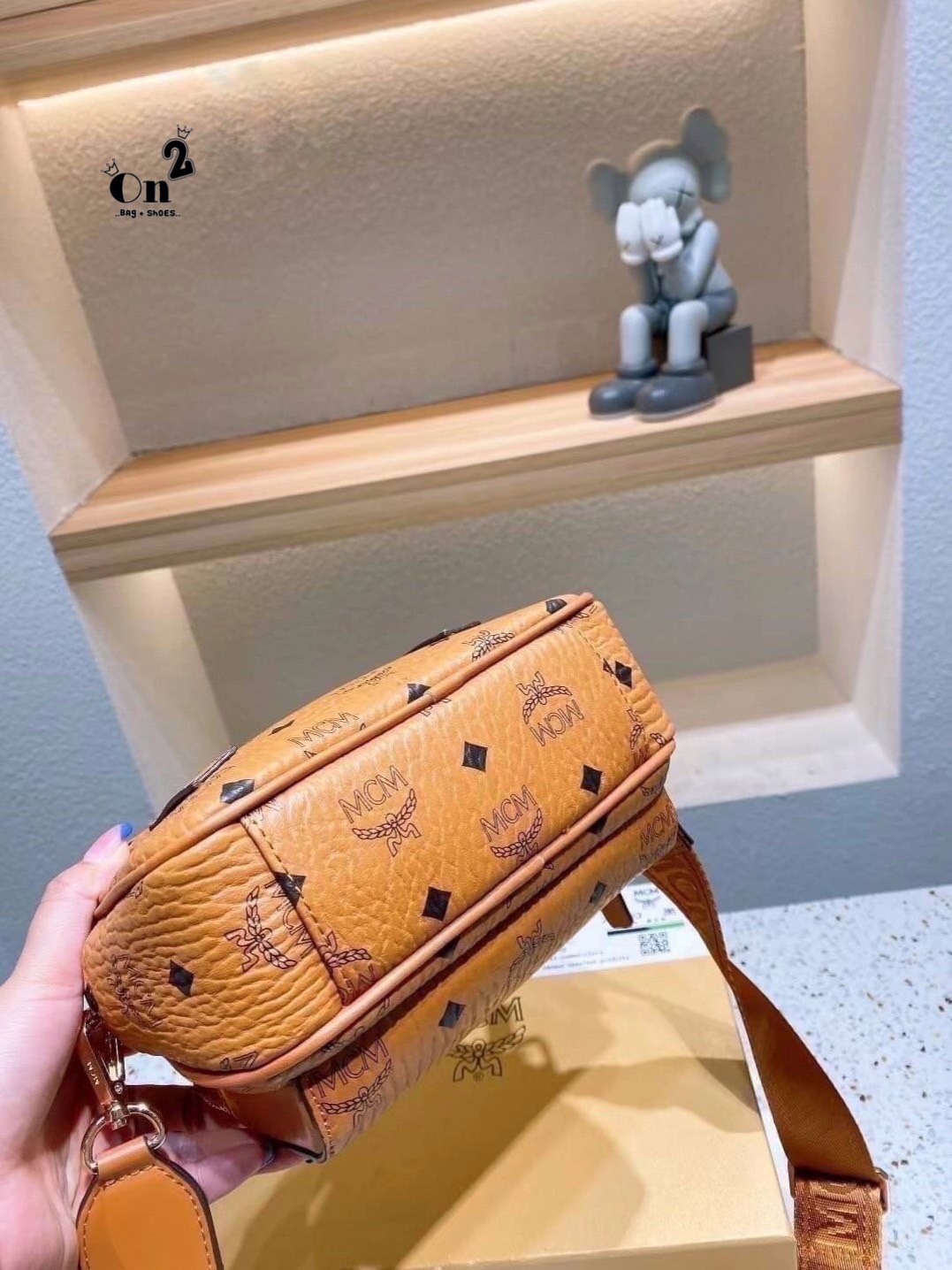 MCM Box Set กระเป๋าสะพาย mcm งานเซตน่ารักมากงานปังมาก คือเป๊ะที่สุดเป๊ะทุกมุม ปั้มทุกจุดสวยคุ้มมากก มาพร้อมพวงกุญแจ +กระเป๋าสตางค์ +สายยาว คุ้มสุดค่าเซตนี้