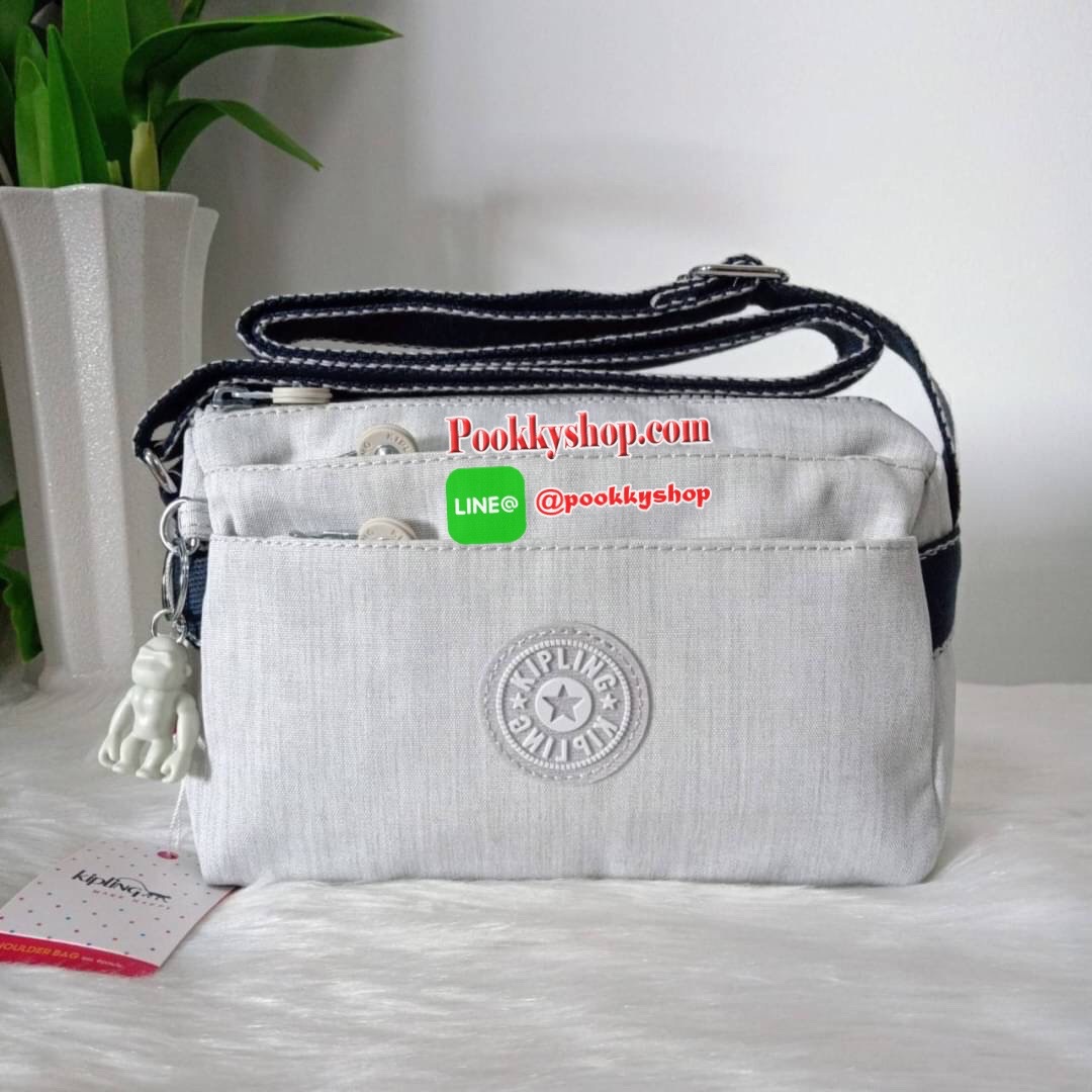 KIPLING Mini Crossbodybag กระเป๋าสะพายข้างขนาดกะทัดรัด ผลิตจากวัสดุ Nylon+ Polyester100% มีช่องใช้งานแยกย่อยมากถึง 4 ช่อง -ด้านหน้ามีช่องซิป 2 ช่อง -ช่องหลักโล่ง กว้าง จุของใช้ได้เยอะ -ด้านหลังมีช่องซิปอีก 1 ช่อง มาพร้อมพวงกุญเเจลิง สายสะพายยาวสามารถปรับไ