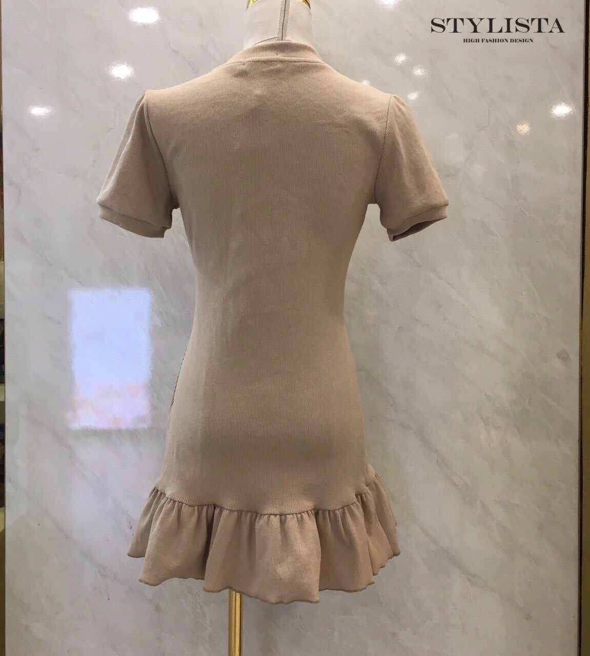 เดรสแฟชั่น เดรสคอปกแต่งกระดุม ลุคสวยสุภาพ แต่ยังแอบมีความคิวท์!