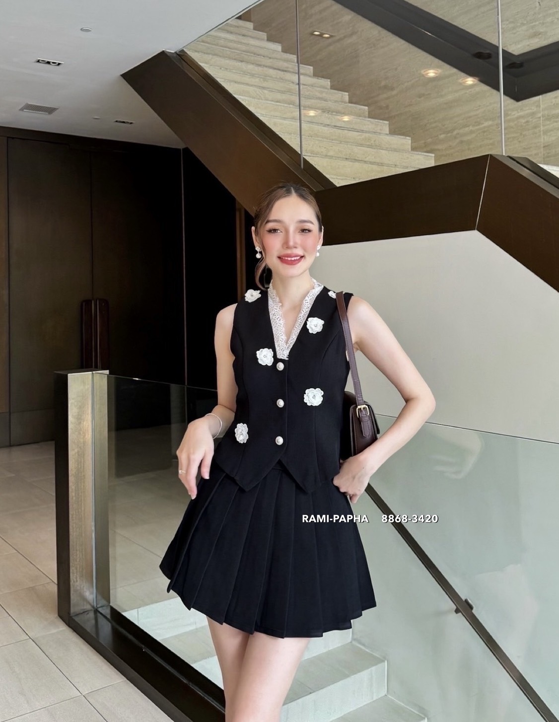 ชุดเซทแฟชั่น ชุดเซต สีดำสวยหรูคลาสสิค ดีเทลแต่งดอกไม้3D ประดับเพชร