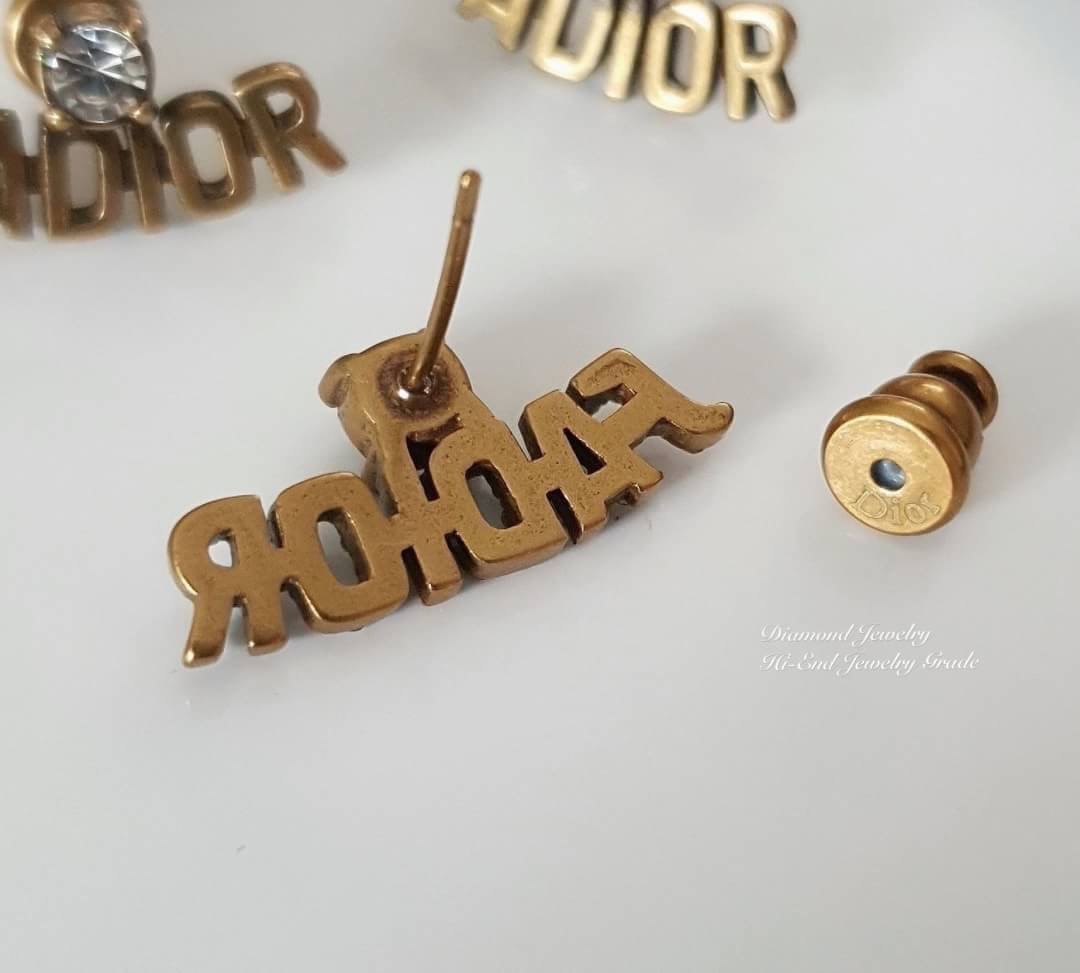 Super Hi-End Quality !!!! ((งาน 1:1 เหมือนในช็อปมากที่สุดในท้องตลาด)) Christian Dior Earring ต่างหูดิอองาน 1:1 เหมือนของแท้เป๊ะๆค่ะ รับรองงานสวยมากกกกก ดูหรู ดูผู้ดีสุดๆ งานดี เพชรคุณภาพดีมากๆมากๆคะรับประกันความพอใจเลยค่ะ ตัวเรือนสีทองแอนทีค งาน laser sta