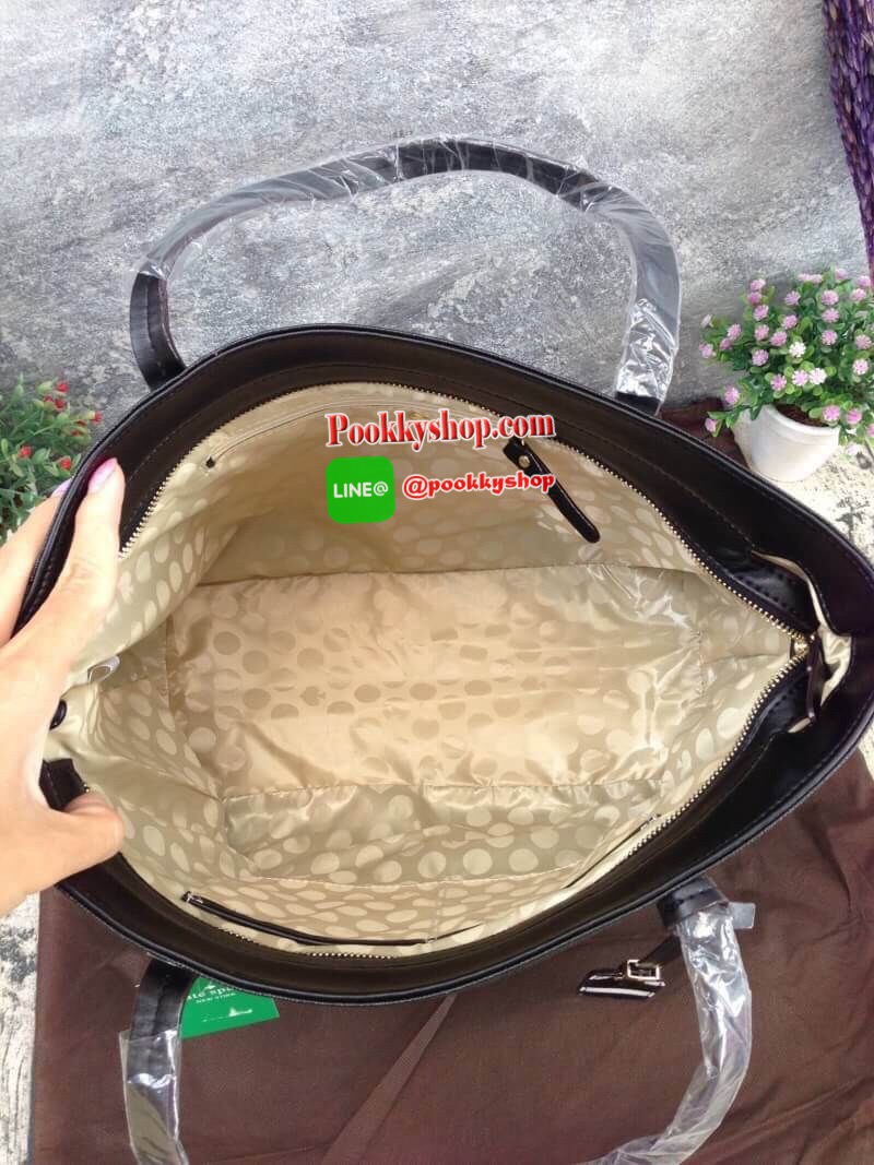 พร้อมส่งรุ่นหายาก! KATE SPADE HYDE LANE STRIPED RILEY LEATHER TOTE BAG กระเป๋าสะพายทรง Tote Bag หนังสวยอยู่ทรงโดดเด่นที่สีทูโทนลายทางห้อยโลโก้TAGที่หูกระเป๋า ด้านหน้าประดับโลโก้ มี1ช่องใส่ของ ภายในมีช่องซิป และช่องใส่มือถือ กว้างและจุ ใส่ ipad notebook เอ