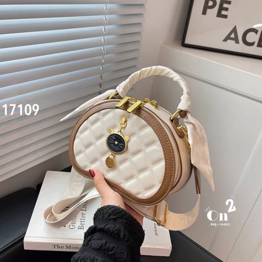 กระเป๋าแฟชั่นทรงกลม สไตล์มินิมอล หนังpu งานปั้มนูน ซิปคู่อะไหล่ทองสายสะพายโซ่ยาวแบบ Cross body ทรงสวยงานน่ารักมากค่ะ