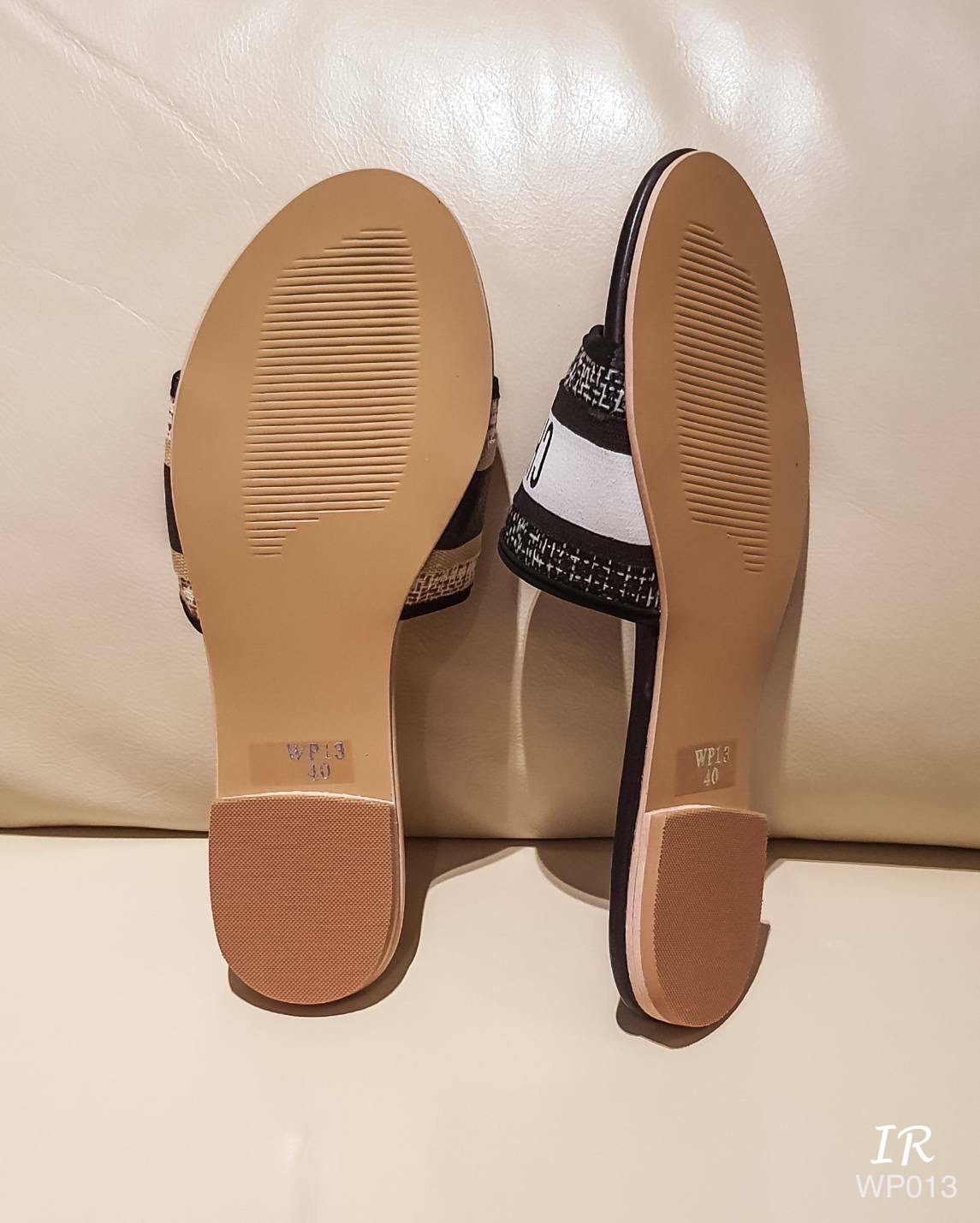 แบบขายดี!! พร้อมส่ง Dior Sandal ต๊าชชชมาก ปังสุด งานดีนะคะ ปั้มแบรนด์ พื้นหนาไม่บางงานบนไม่ใช่เกรดตลาดล่างกำลังมาแรงเลยค่ะรุ่นนี้