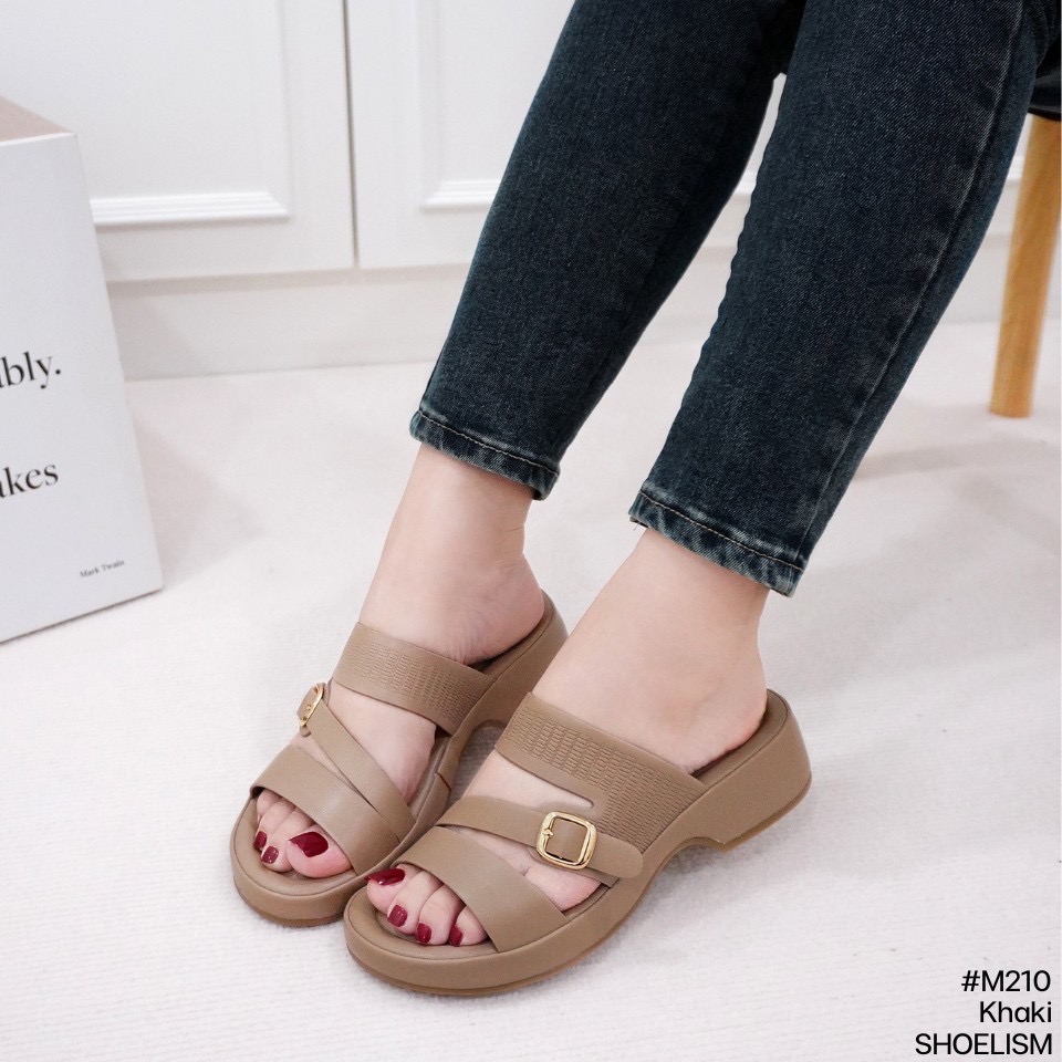 สวยติดแกลม แถมนุ่มสบาย รองเท้าแตะสุขภาพ ดีไซน์โมเดิร์น เรียบหรู ดูดี ช่วยซัปพอร์ตเท้าทุกการเคลื่อนไหว จับคู่กับชุดลำลอง หรือชุดทำงานก็แมตช์ได้ง่าย