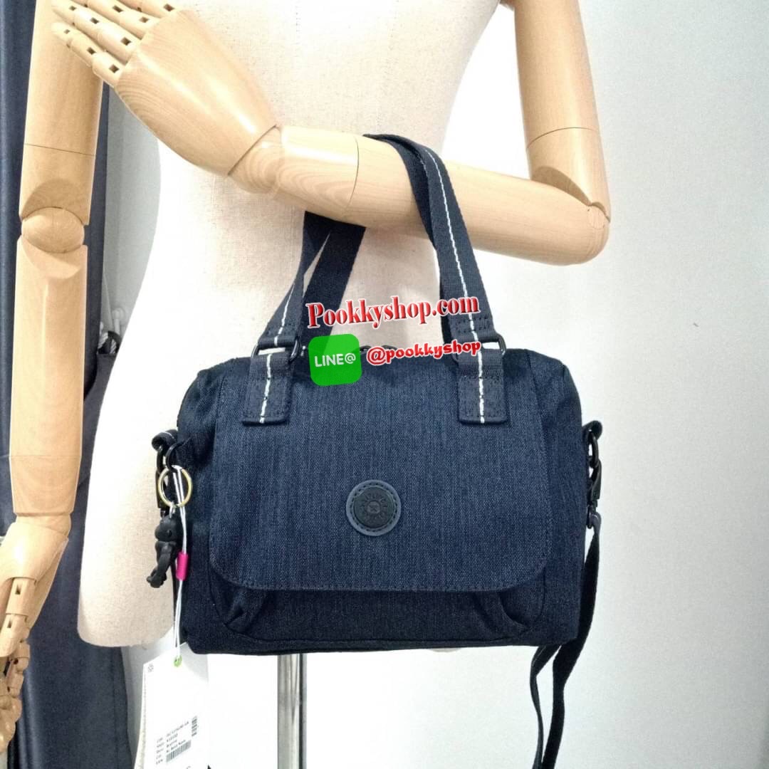 Kipling Brynne handbag & shoulder bag กระเป๋าถือหรือสะพายข้าง รุ่นใหม่จาก Kipling รูปทรงโค้งมนสวย พร้อมสายสะพายแบบคล้องแขนและสายสะพายยาว สามารถใช้งานได้ทั้ง 2 แบบ ด้านหน้ามีช่องใส่ของใช้จุกจิก ด้านในช่องโล่งกว้าง มีซิปข้างและช่องใส่ของแยกอีกฝั่ง เหมาะกับก