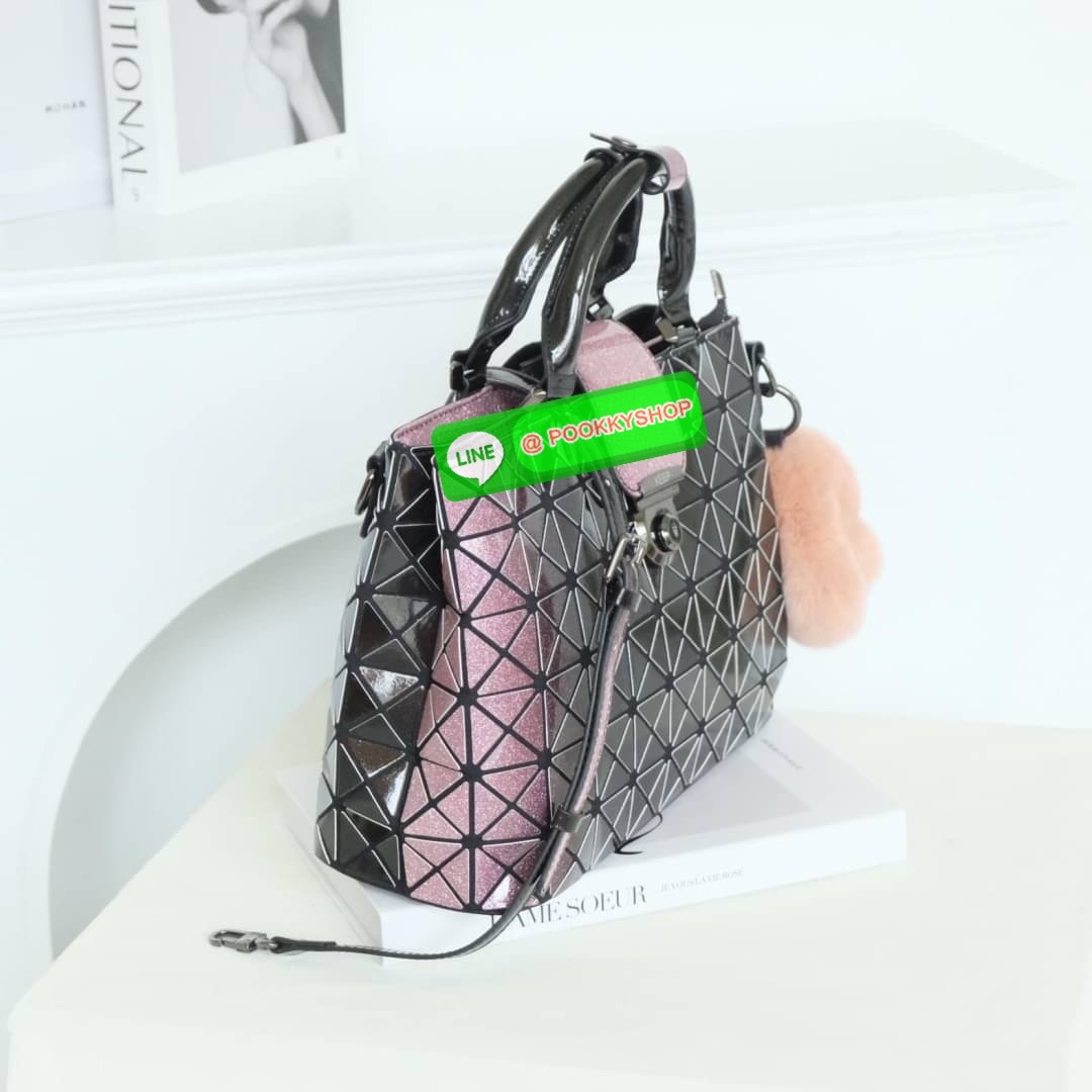 สินค้าเข้าใหม่ 𝗞𝗘𝗘𝗣 𝐀𝐋𝐈𝐙 𝗖𝗢𝗟.𝟮 ลายใหม่ ( DIAMOND PATTERN ) ทรงสวย ขายดี ขนาดกำลังดี และที่สำคัญ !! น้ำหนักเบา ไม่รอช้าทางแบรนด์เลยทำ สีใหม่มาเพิ่มลูกเล่นให้กับ