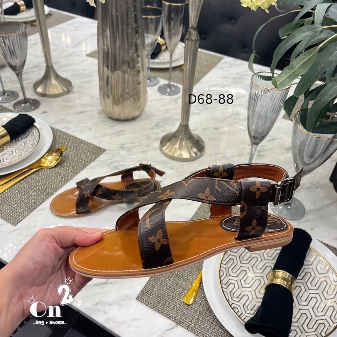 New in รองเท้าแตะ LV พื้นคิวทรงสวมไขว้รัดข้อเท้า สายปรับขนาดได้