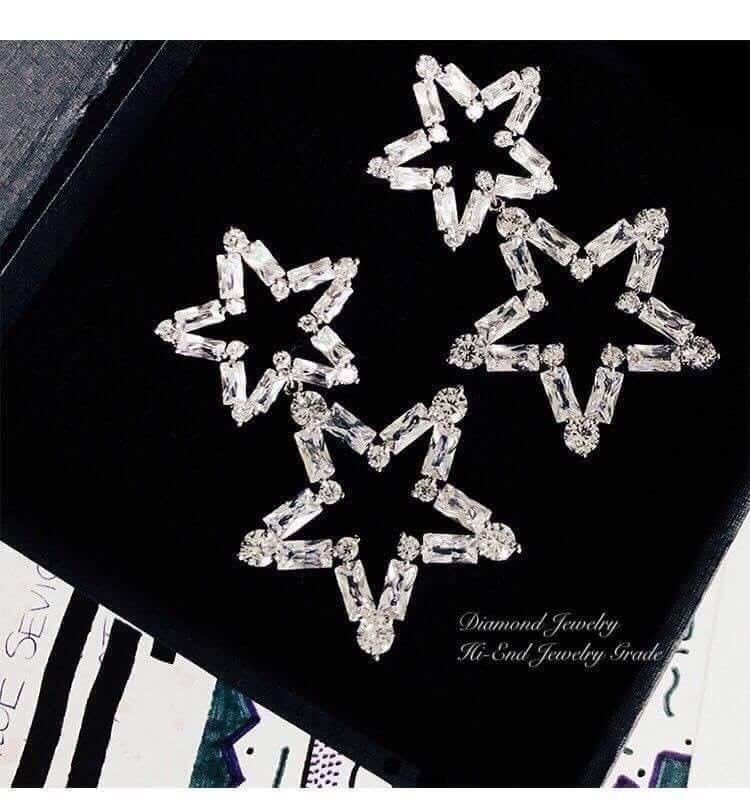 New Collection !!!! ต่างหูเพชร CZ แท้ งานสวยหรู ** งานสวยมากๆๆๆๆๆ ** สไตล์เปรี้ยวอมหวาน มีคลาสมากๆค่ะ ดีไซส์ดาว สวยดูผู้ดีมากๆค่ะ ได้ลุคโฉบเฉี่ยวเปรี้ยวฝุดๆ งานรุ่นนี้การันตีความสวยเลยนะคะ เพชรวิ้ง เพชรเยอะ เพชรละเอียดม้ากกกก