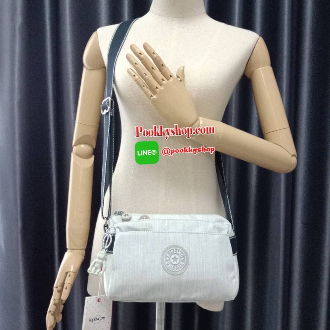 KIPLING Mini Crossbodybag กระเป๋าสะพายข้างขนาดกะทัดรัด ผลิตจากวัสดุ Nylon+ Polyester100% มีช่องใช้งานแยกย่อยมากถึง 4 ช่อง -ด้านหน้ามีช่องซิป 2 ช่อง -ช่องหลักโล่ง กว้าง จุของใช้ได้เยอะ -ด้านหลังมีช่องซิปอีก 1 ช่อง มาพร้อมพวงกุญเเจลิง สายสะพายยาวสามารถปรับไ
