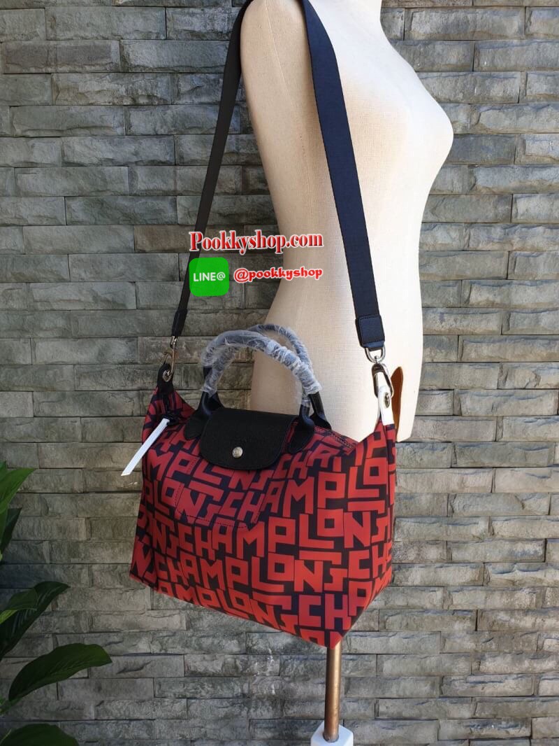 LE PLIAGE LGP TOP HANDLE BAG M รายละเอียด • วัสดุ: ผ้าใบ • อะไหล่: นิกเกิล • ตัวกระเป๋า: ผ้าใบโพลีอะไมด์เคลือบด้านใน • ตกแต่ง: หนังวัว รายละเอียดภายนอก • การปิด: ซิปและกระดุมสแน๊ป • สายสะพาย: ถอดออกได้ • ช่อง: 1 รายละเอียดภายใน • ช่องใส่ของ: 1 • จุของได้เ