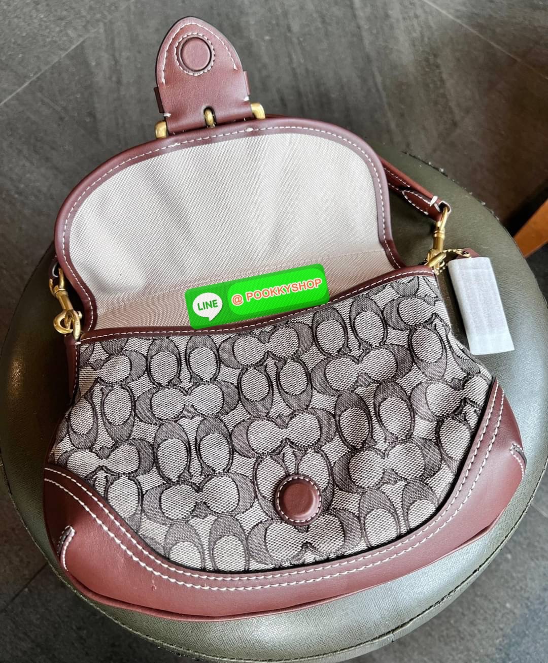 🌟NEW ARRIVAL! วินเทจสุดๆ ใช้กี่ครั้งก็ไม่เบื่อ สวยมากๆค่ะ COACH THE SOHO FLAP LIMITED RE-EDITION!! 💌พร้อมส่ง มาค่าห้ามพลาดคลาสสิค แมทได้กับทุกชุด! 📌รุ่นนี้ต้องมีป้ายแบรนด์Limitedห้อยมาด้วยนะคะ วัสดุJacquard +หนังแท้สวยงาม เปิด-ปิดก