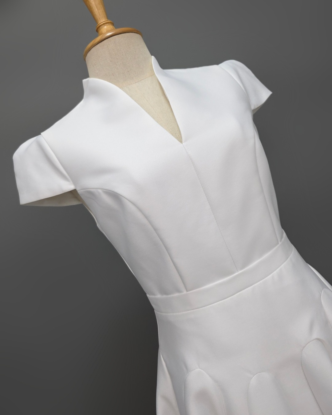 เดรสแฟชั่น เดรสเสื้อคอตั้ง แขนสั้น กระโปรงบาน