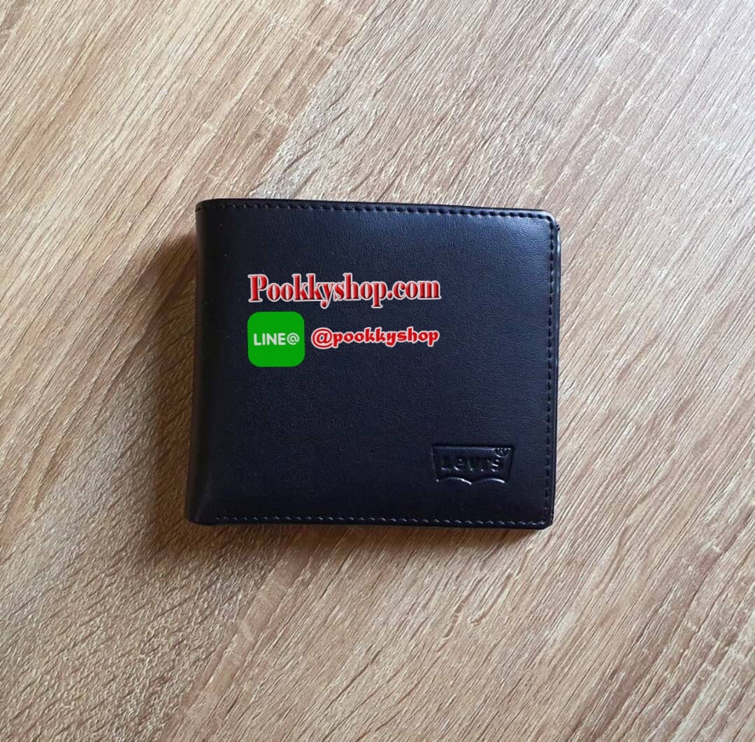 LEVI'S WALLET กระเป๋าสตางค์ทรงสั้นสำหรับคุณผู้ชาย แบบพับสองตอน วัสดุหนังคุณภาพดี ด้านหน้าปั้มโลโก้แบรนด์ ภายในมีช่องใส่ธนบัตรแยกเป็นสัดส่วน ตัวจริงสวยน่าใช้มากค่า