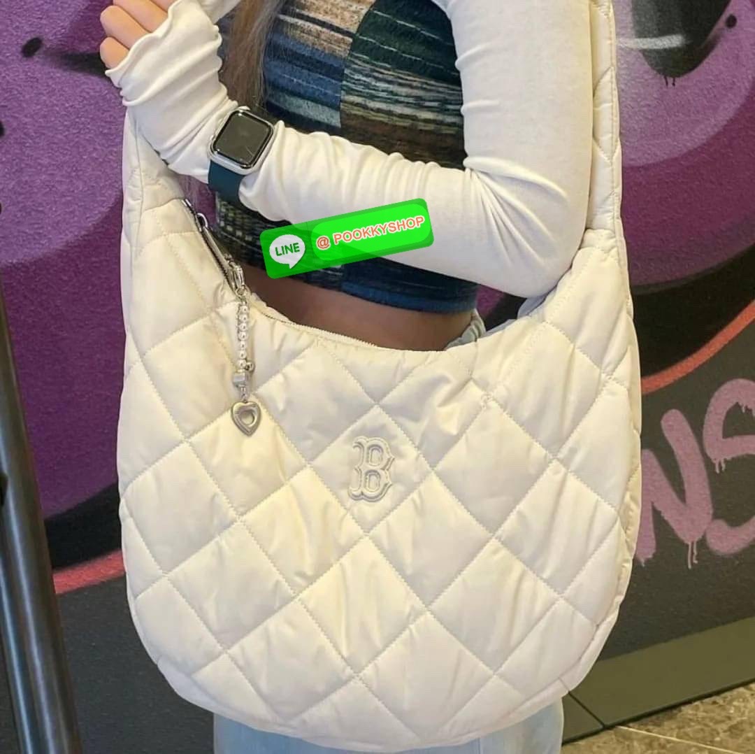 MLB กระเป๋าทรงhoboใบใหญ่ น้องเป็นรุ่นซอร์ฟนุ่มนิ่ม น่าใช้ ไอเทมสายสตรีท (สายปรับระดับไม่ได้นะคะ)