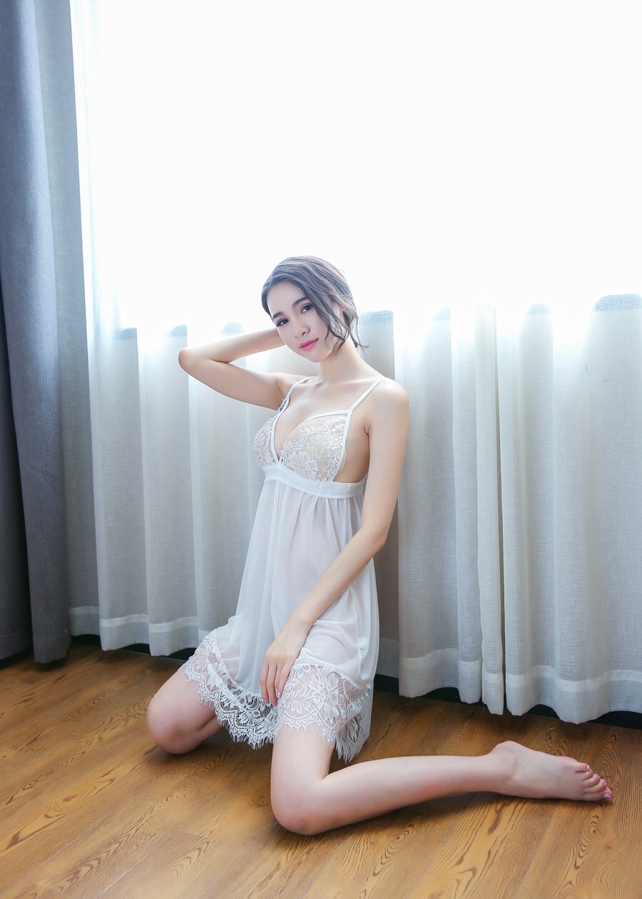 ชุดนอน เดรสซีทรู สีพีช แต่งลูกไม้ซีทรู เนื้อผ้าสวย ทิ้งตัว คุณหนูมากๆคะ