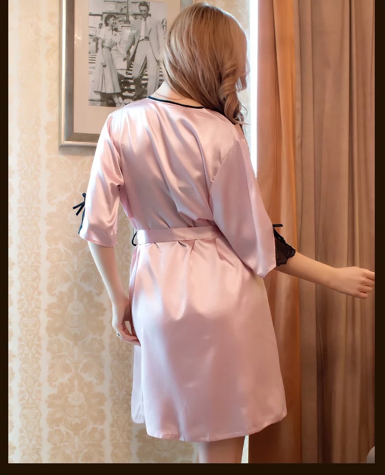 Set ชุดนอน เซ็ทชุดคลุมนอน+ สายเดี่ยวสีขมพูอ่อน แต่งลูกไม้ดำ