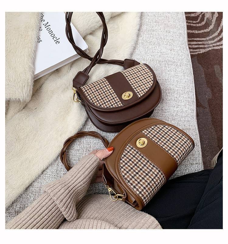 รุ่นใหม่ พร้อมส่ง!!!!!!! Shot bag สไตล์เอิร์ธโทนอีกหนึ่งรุ่น หนังคุณภาพดี ดีไซน์น่ารัก แถมสายสะพายให้2เส้น ถอดสายออกได้ทั้งคู่ เลือกใช้งานได้ตามชอบเลย