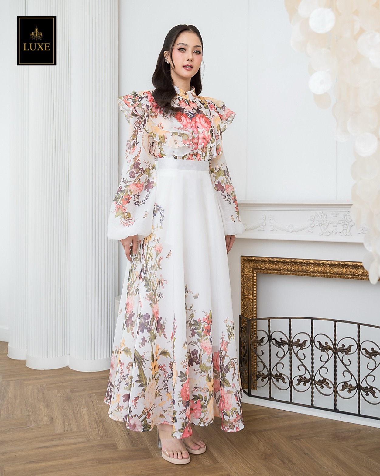 ชุดเซทแฟชั่น เซ็ตเสื้อคอกลมแขนยาว+กระโปรงยาว แต่งระบายตัวเสื้อหน้าและหลัง