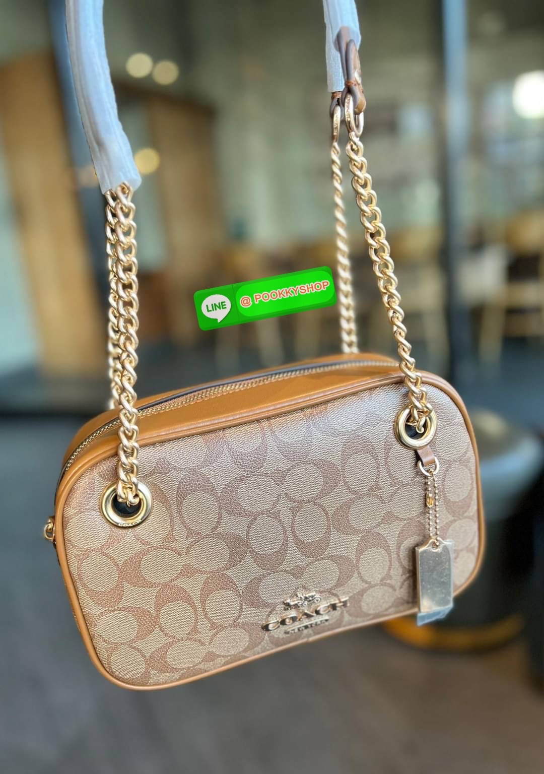 🆕🆕🆕 สวย หรู ดูดี ทางนี้จ้าสาวๆๆ สินค้าต้องมี ห้ามพลาด! COACH CAMMIE CHAIN SHOULDER BAG IN SIGNATURE ((C8149)) 🌟พร้อมส่ง จำนวนจำกัด ก่อนหมด! กับกระเป๋าหิ้วหรือสะพายไหล่ สายสะพายไหล่ในตัวแบบโซ่มีหนังรองบ่า สวยงามมากๆค่ะ หนังแ