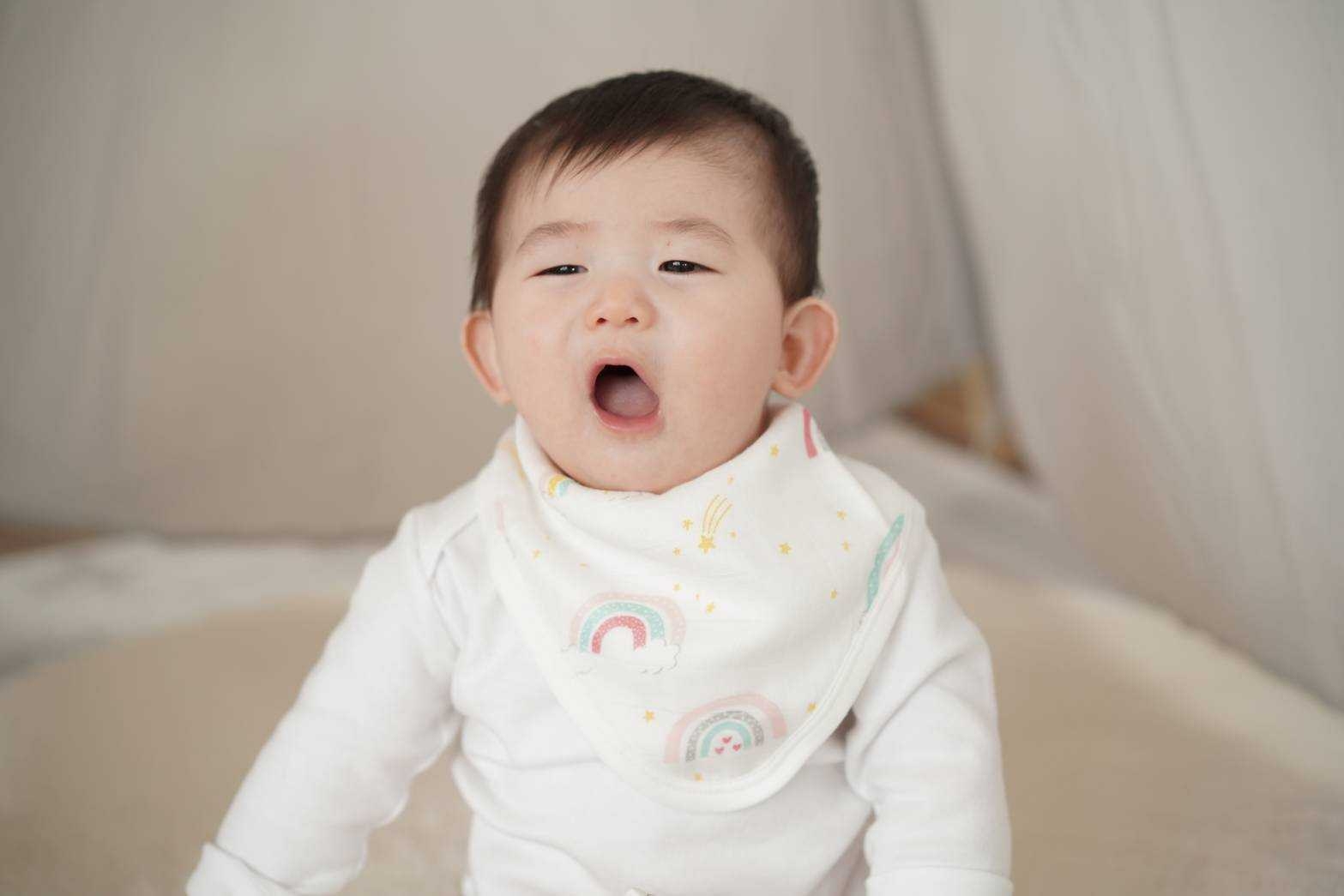 Sofflin Triangle bibs ผ้ากันเปื้อนใยไผ่ ผ้ากันเปื้อนเด็ก ทรงสามเหลี่ยมสุดน่ารัก