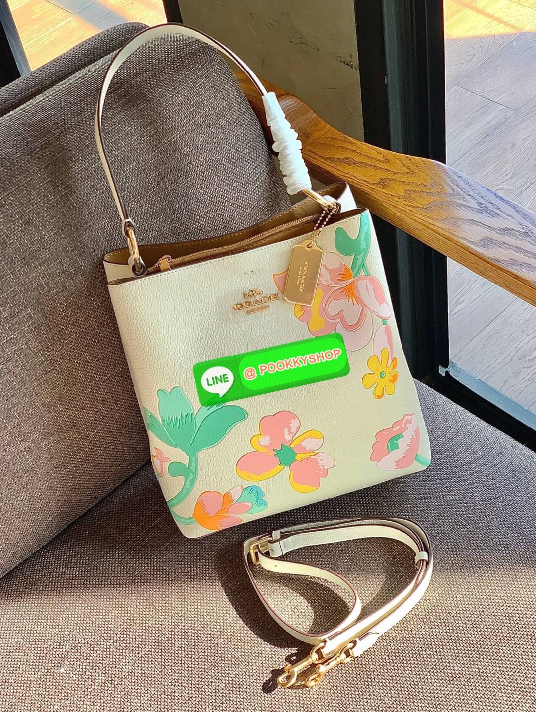 💥NEW ARRIVAL! 🌺ถังใหญ่ สวยมากๆ ทั้งลายทั้งหนัง ไร้ที่ติเลยค่าา 🆕COACH LARGR TOWN BUCKET BAG WITH DREAMY LAND FLORAL PRINT ((C8609)) 📣พร้อมส่ง! คุณภาพเต็ม💯! 🔺จุดเด่นของลายดอกเป็น3Dสัมผัสจะรู้สึกนูนค่ะ กระเป๋า