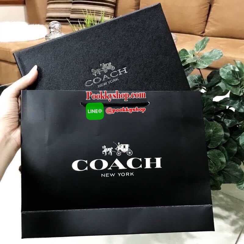 ห้ามพลาดเซทสุดคุ้ม ซื้อ1ได้ถึง2! NEW ARRIVAL! COACH BELT VALUE PACK BOX SET เซทเข็มขัด 2in1 Limited Edition จาก Coachในเซทมีหัวเข็มขัด2แบบ2สไตล์สวยน่าใช้ สายเข็มขัดสามารถกลับด้านใช้ได้2ด้านมี2ลายให้หนุ่มๆสลับใช้ได้ถึง4แบบในเซทเดียวไม่จำเจ สายเข็มขัดปรับระ