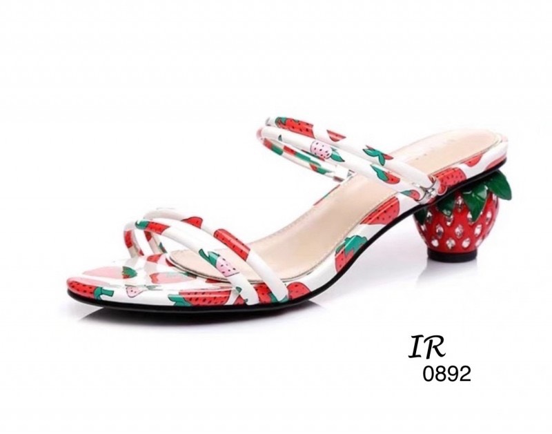 แบบขายดี!!! พร้อมส่ง คิ้วท์สุด!! ต้องรุ่นเน้ รองเท้าลำลองที่มาพร้อมกับดีไซน์น่ารักๆ วัสดุหนังลายสตรอเบอรี่ ใส่ได้2 แบบ ส้นเพชรลายสตรอเบอรี่ สูง 2 นิ้ว ใส่น่ารักอย่างมีสไตล์ ใส่สวยสุดๆเลยค่า