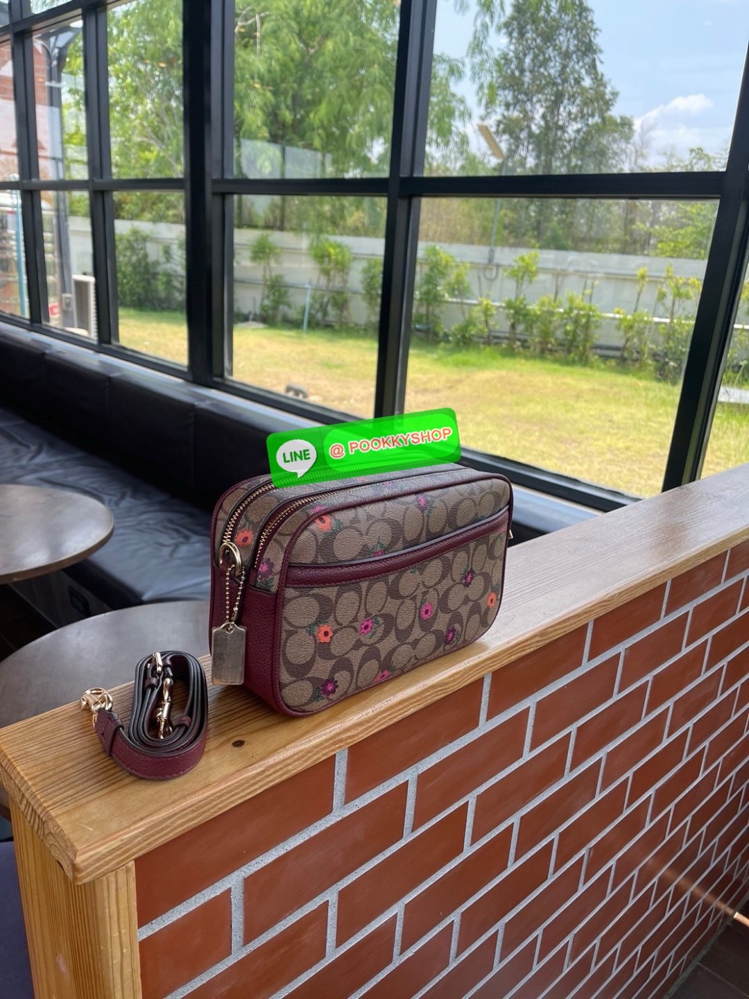 Coach JES CROSSBODY IN SIGNATURE CANVAS (COACH C5800) WHITE FLOWER PRINT /BLACK BROWN MULTI/LIGHT GOLD Product details | Signature coated canvas with smooth leather details| Inside multifunction pocket| Double zip closure, fabric lining| Outside slip pock