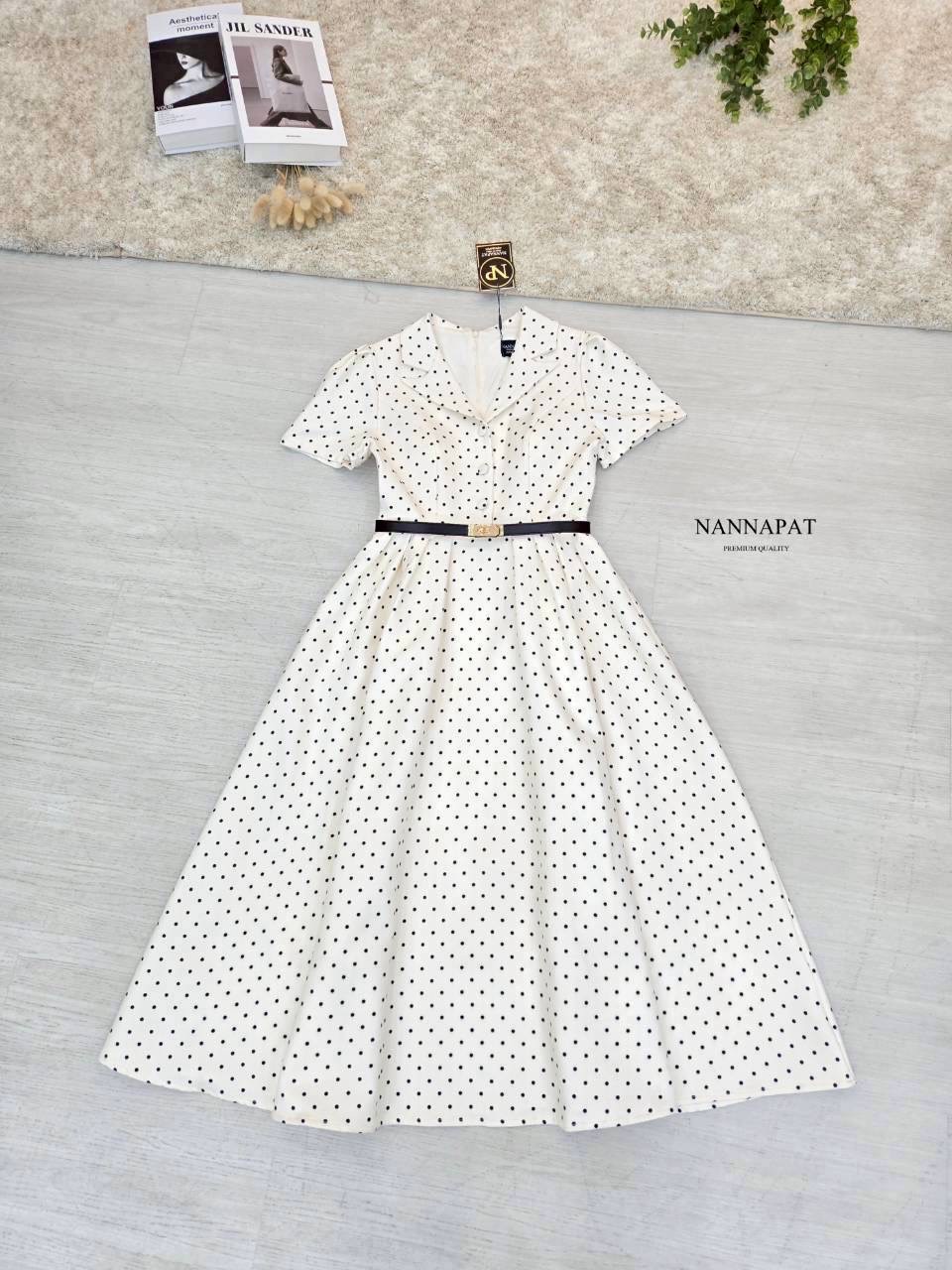 โปรดเรียกฉันว่าคนสวย 🤭 ถ้าได้ใส่แล้วสวยขึ้น 3 พัน% แน่นอนคะ งานเดรสยาว PolkaDot สุดฮอต สีละมุนตุ้นมากก ทรงสวยสุดๆ ผ้าดีเกิ๊นน พร้อมเข็มขัดสวยๆให้ใส่เก็บรูปเก็บทรง งานนี้ไม่อวยเยอะ ต้องได้ต้องโดนนะคะสาวๆ