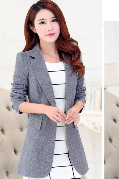 เสื้อผ้าแฟชั่นนำเข้า : เสื้อสูทแฟชั่น พร้อมส่ง สีเทา ตัวยาว คลุมสะโพก แขนยาว คอปกเก๋ แต่งสายคาดเอวด้านหลัง งานสวยดีไซน์เก๋มากๆ แต่งกระเป๋าหลอก ดีเทลกระดุมสุดเก๋ เสริมหัวไหล่เข้ารูป เนื้อผ้าดี คัตติ้งดี งานเนี๊ยบ