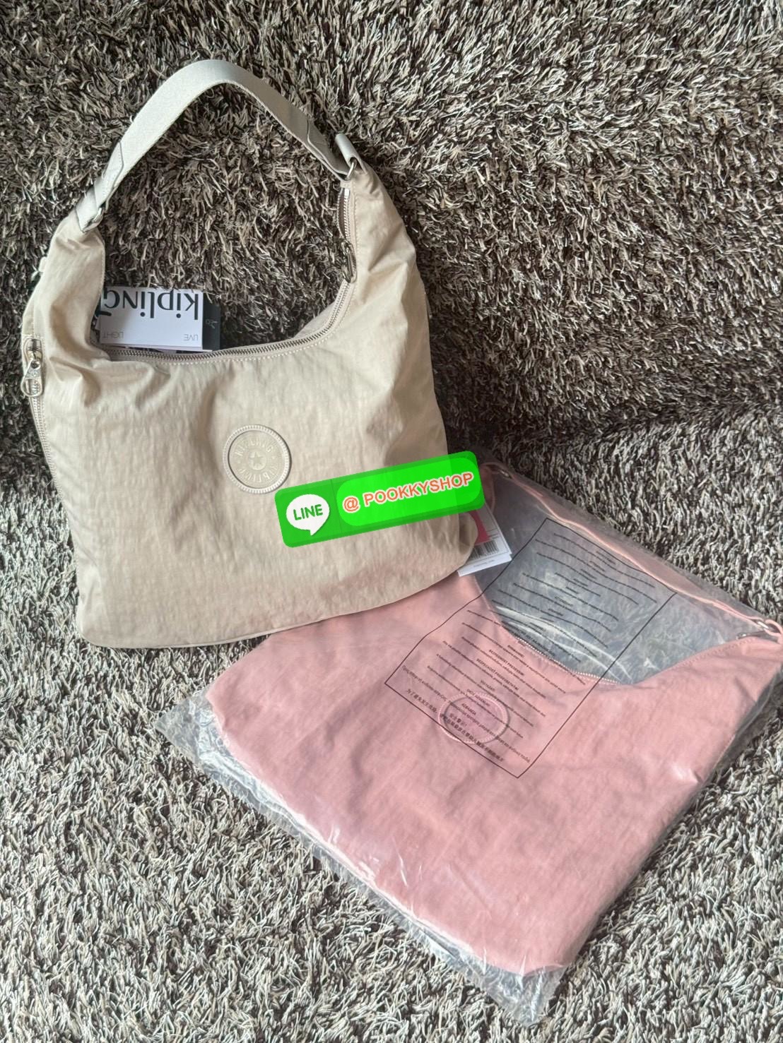 Kipling Eanna Zip กระเป๋าสะพายไหล่ดีไซน์ที่มาพร้อมสไตล์แบบจัดเต็ม เป็นแอคเซสเซอรีที่เข้ากับลุคไหนก็ได้อย่างลงตัว มาพร้อมช่องหลักปิดซิป ช่องจัดระเบียบด้านใน ช่องด้านข้าง รวมถึงช่องใส่ปากกาและสายคล้องกุญแจ เพิ่มความเป็นระเบียบสูงสุดในทุกการใช้งาน