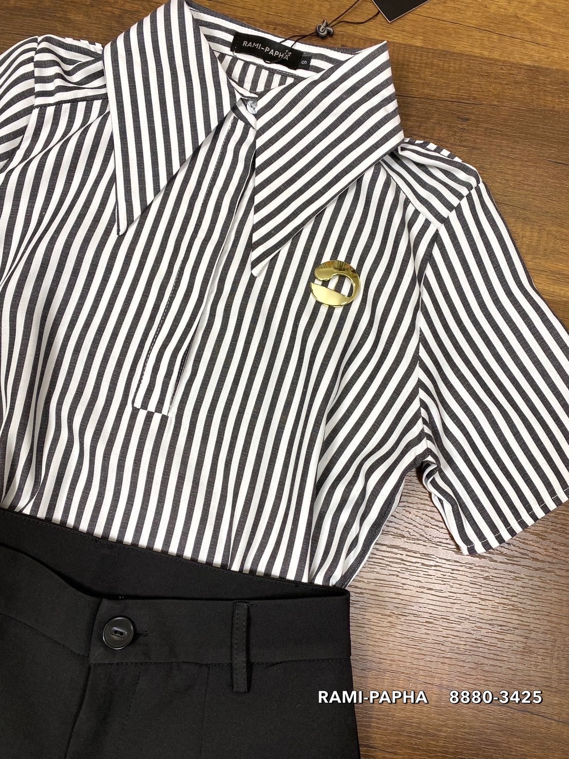 ชุดเซทแฟชั่น เสื้อเชิ้ตแขนสั้นคอปกเก๋ๆ ลายริ้วทางตรงสีสวยคลาสสิค ดีเทลสวยเก๋ กระดุมอกซ่อน